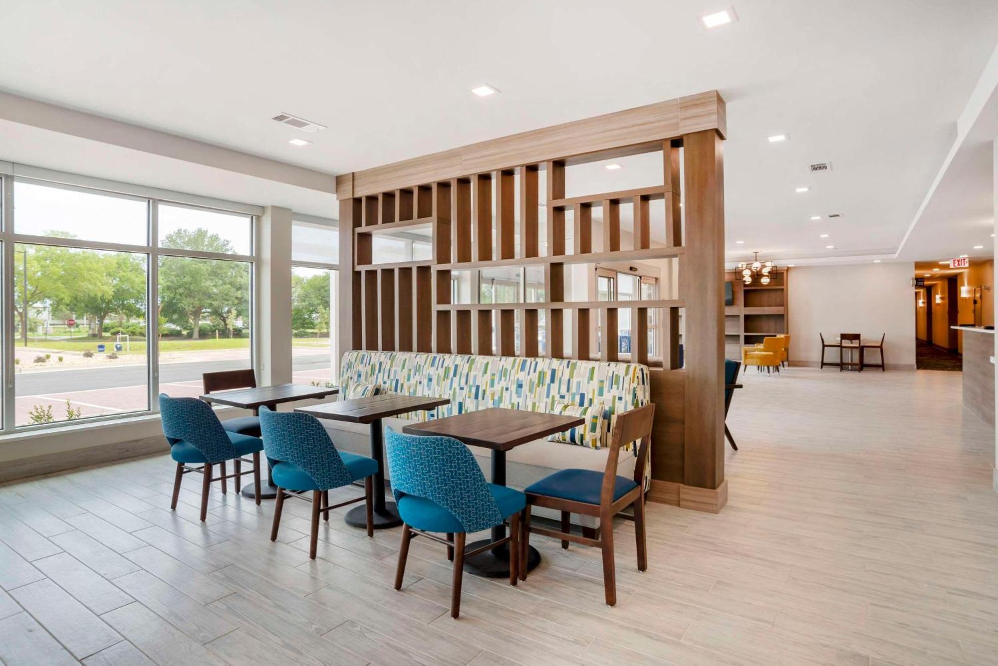 Comfort Inn & Suites Destin Near Henderson Beach Мирамар-Бич Экстерьер фото