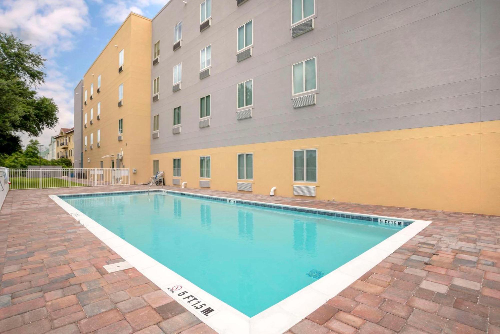 Comfort Inn & Suites Destin Near Henderson Beach Мирамар-Бич Экстерьер фото